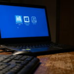 Laptop boot menu showing UEFI and USB drive options